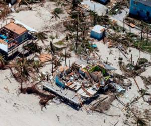 Islas Bahamas tras el paso del huracán Dorian, deja un saldo de 50 muertos. Foto: AFP.