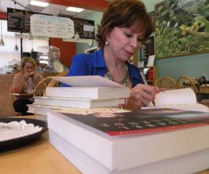 Isabel Allende no puede faltar en las recomendaciones. La chilena es de las escritoras preferidas en Latinoamérica.