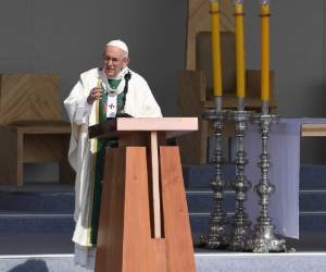Congregación masiva de fieles recibieron al papa Francisco en Chile. Fotos Agencia AFP