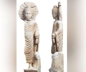 La estatuilla de 71 centímetros, data de la era romana y representa a<b> Buda </b>con un manto.