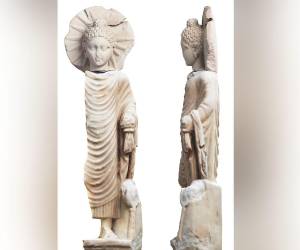 La estatuilla de 71 centímetros, data de la era romana y representa a<b> Buda </b>con un manto.