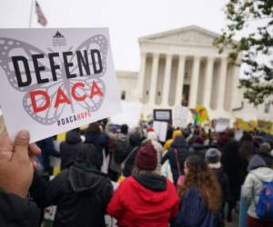 Las duras políticas migratorias del gobierno de Donald Trump ha hecho que sea más complicado para los migrantes mantener en orden su estatus dentro del DACA. Foto: AFP