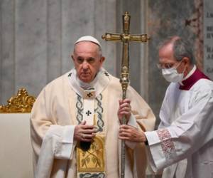 El papa Francisco celebra misa por la festividad de Cristo Re en la basílica de San Pedro en El Vaticano el domingo 22 de noviembre de 2020.