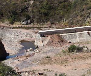 Según los planos del proyecto de San José, la represa debe alcanzar 1,200 metros sobre el nivel del mar antes de la temporada de lluvias para poder captar agua de manera efectiva.