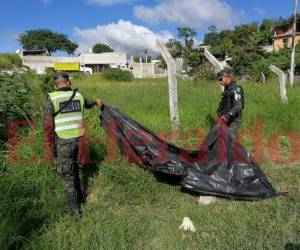 El cuerpo de la mujer fue hallado a la orilla de la calle que conduce de la zona norte al sur de la capital. Foto: Mario Urrutia/EL HERALDO