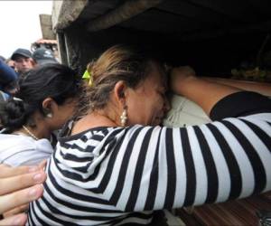 María José Alvarado, Miss Honduras Mundo, y su hermana Sofía, fueron sepultadas en Santa Bárbara. (Foto: AFP)
