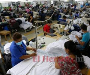 La contracción de la economía mundial ha reducido la demanda de bienes manufacturados como las prendas de vestir.