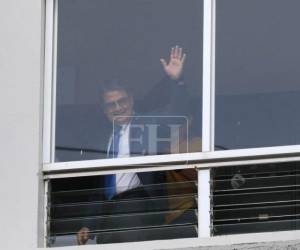 Juan Orlando Hernández se presentó a las 9 de la mañana a la Sala Sexta del Tribunal de Sentencia para comparecer en la audiencia de declaración de imputado.