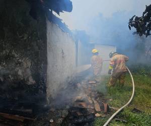 Los apagafuegos respondieron a incendios en viviendas, áreas verdes, vehículos y otros puntos durante julio.