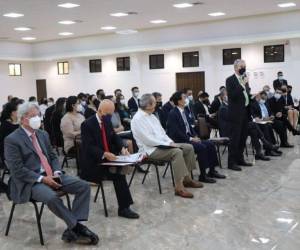 Miembros de cancillería socializando instructivos a delegaciones nacionales e internacionales.&nbsp;