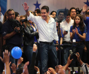 Juan Orlando Hernández supera por más de 200,000 votos a Castro.