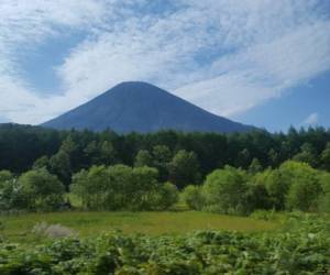 La ciudad verde, asediada por esquiadores de todo el mundo, es uno de los 23 municipios amigables con el ambiente de Japón.