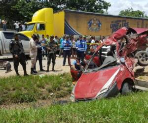 Así quedaron los vehículos tras impactar en Juticalpa, Olancho.