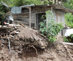 Ante la posibilidad de nuevos deslizamientos, las autoridades municipales pidieron a los residentes que todavía permanecen en sectores vulnerables desalojar sus viviendas.