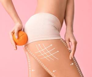 Se recomienda ejercicios que involucren brazos, como saltar la cuerda, natación, kick boxing, remo o bicicleta elíptica, seguidos de bíceps y tríceps con pesas tres veces por semana.