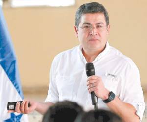 El presidente Hernández ofreció una conferencia de prensa sobre varios temas, incluyendo la depuración policial.