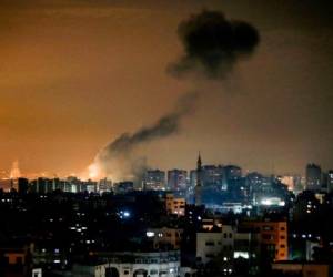 El ejército israelí dijo que se lanzaron cuatro cohetes desde Gaza controlada por Hamas, la primera desde que el aliado de Israel, Estados Unidos, mató al general iraní Qasem Soleimani. / AFP / MAHMUD JAMONES-