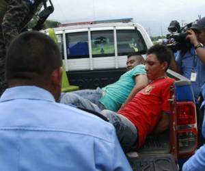 Los detenidos fueron identificados por las autoridades como Franklyn Eduardo Nájera (22 años) y Luis Pérez Rivera (22 años), quienes fueron bajados por los policías del carro con reporte de robo.