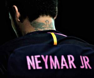 El brasileño Neymar ya es agente libre para fichar por el PSG. (Foto: AFP)