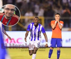 Alberth Elis celebrando su gol ante Chile en el Olímpico.