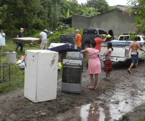 Al menos 240 personas fueron trasladadas al albergue de los bomberos.