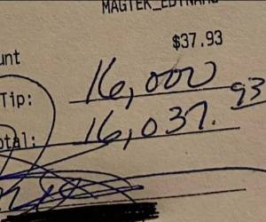 Captura de la factura donde el hombre puso 16,000 dólares de propina. Foto: Cortesía Telemundo.