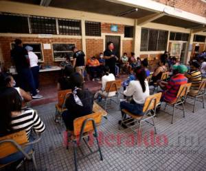 La jornada de vacunación comunitaria comenzó ayer en 10 colonias de la capital. Foto: Emilio Flores | EL HERALDO.