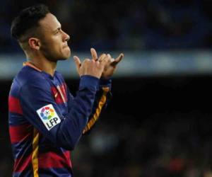 El brasileño Neymar aún no está claro sobre su futuro. ¿Se va o se queda en el Barcelona? (Foto: AFP)