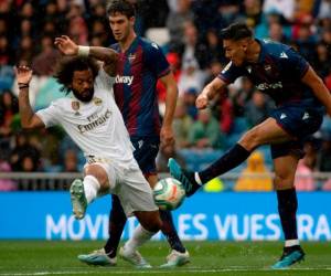 El brasileño Marcelo es duda para enfrentar al PSG. (AFP)