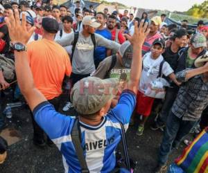 Cientos de migrantes aún se encuentran en la frontera entre Guatemala y México.