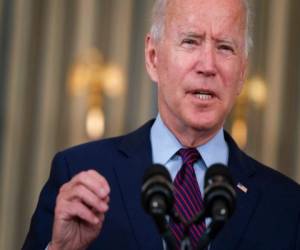 El presidente Joe Biden pronuncia comentarios sobre el techo de la deuda durante un evento en el Comedor Estatal de la Casa Blanca, el lunes 4 de octubre de 2021 en Washington. (Foto AP/Evan Vucci).