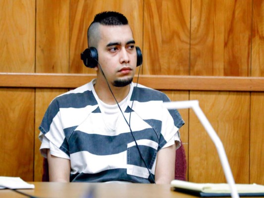 Cristhian Bahena Rivera escucha durante una audiencia en el tribunal del condado Poweshiek, en Montezuma, Iowa. Foto: Agencia AP.