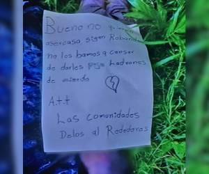 Este fue el rótulo que le dejaron a la víctima sobre el cuerpo.