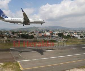 Las aeronaves con procedencia internacional reiniciaron sus operaciones a finales de septiembre en el primer aeropuerto internacional de Honduras. Foto: Efraín Salgado/ EL HERALDO