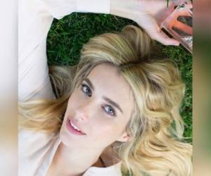 Emma, es famosa por su papel principal de 'Chanel Oberlin' en la serie de comedia de terror FOX Scream Queens.