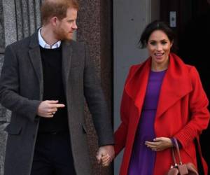 El principe Harry y Meghan Markle fueron captados en un supermercado de Inglaterra. Foto: Agencia AFP