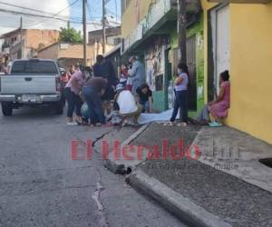 El cuerpo de la víctima quedó frente a una pulpería. Foto: Estalin Irías/EL HERALDO