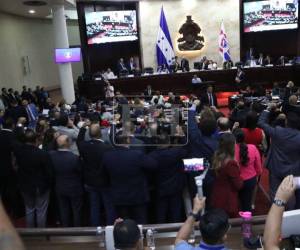 Congreso aprueba polémico decreto del CNE en medio de protestas de Libre.