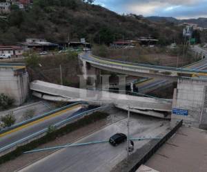 El ala izquierda conectaba la colonia 21 de octubre con el transitado anillo periférico de la capital.