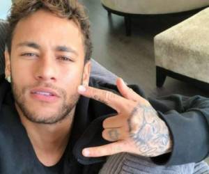 El jugador brasileño Neymar Jr. presumió en redes sociales cómo le quedó su árbol de Navidad.