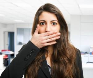 El 90% de las causas de mal aliento se origina en la boca.