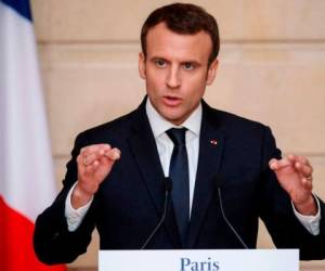 El presidente francés Emmanuel Macron pidió en un discurso televisado 'ayudar' a África, que enfrenta las consecuencias económicas de la pandemia de COVID-19. Foto: AFP.