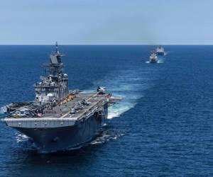 El buque de asalto anfibio USS Iwo Jima (LHD-7), clase Wasp, señalado por el presidente Donald Trump como parte clave del traslado de Nicolás Maduro y su esposa Cilia Flores, tras su captura.