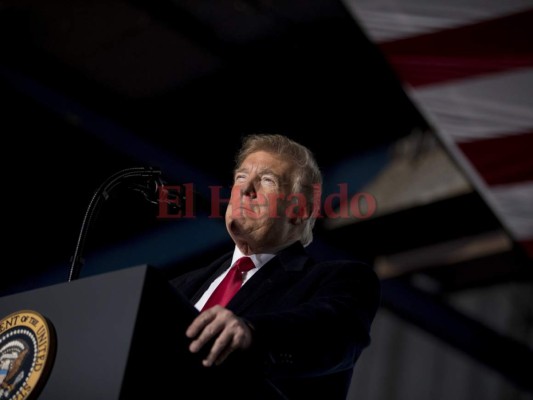 El presidente Donald Trump en el aeropuerto Southern Illinois en Murphysboro, Illinois, el sábado 27 de octubre de 2018. (Foto AP / Andrew Harnik).