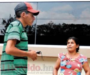 Familiares llegaron hasta Medicina Forense, en la capital de Honduras.