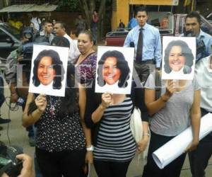 'Todos somos Berta', gritaban al unísono los manifestantes compuestos entre familiares y personas que se trasladaron desde La Esperanza hasta Tegucigalpa, así como grupos defensores de los derechos humanos en la capital.