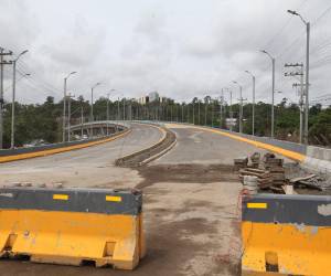 Expertos de Colombia, México y Honduras avalaron el reforzamiento del puente Papa Francisco antes de su apertura.