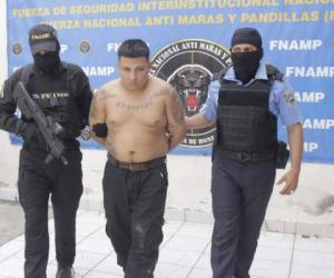 Momento en que Bryan Josué Rodríguez Ramírez, de 23 años, fue detenido por autoridades de la FNAMP.