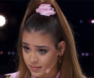 Danna Paola hace una mueca de molestia durante un concierto de La Academia.