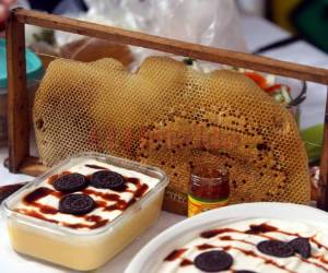Parecen dos elegantes platos de flan, pero estos llevan larvas de abeja dentro. Este platillo fue parte del menú de la feria gastronomica del invertebrado en la UNAH. Fotos David Romero / Eduard Rodríguez / EL HERALDO